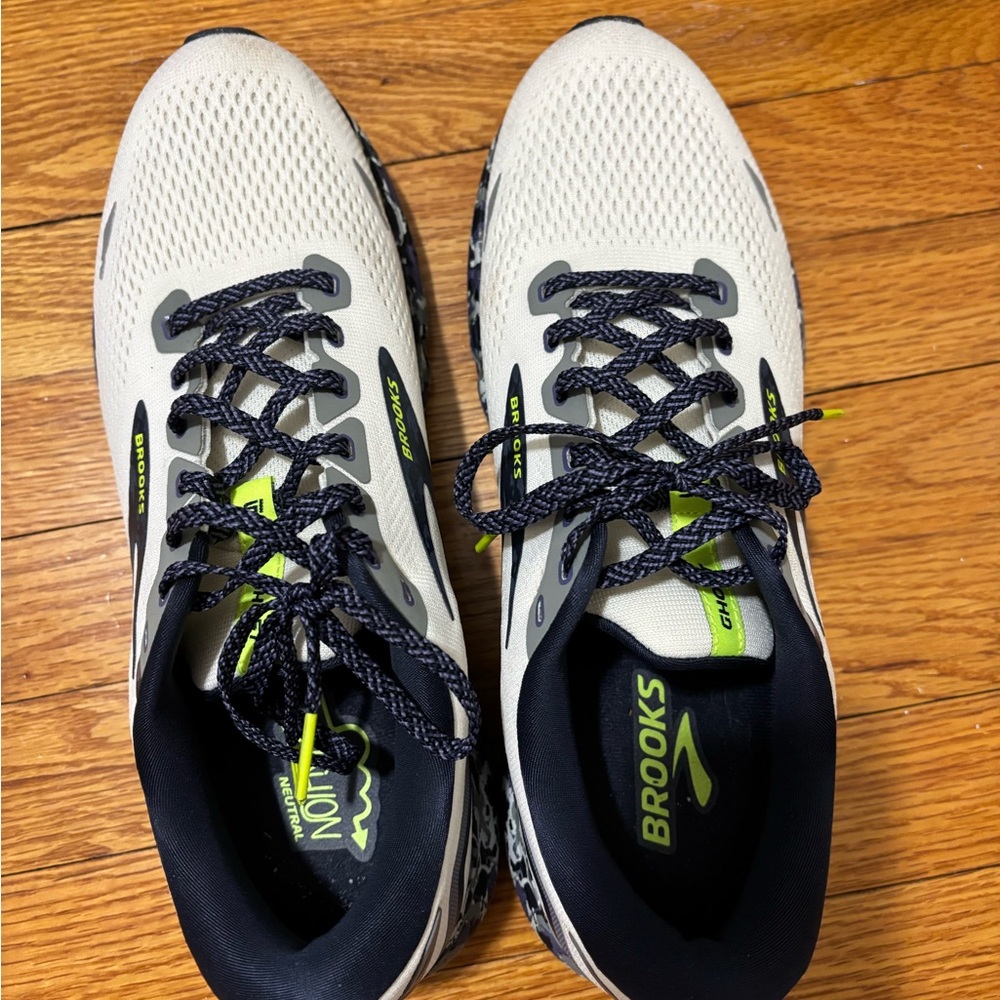 Brooks Ghost men’s sz 11